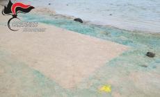 Deturpa con i colori la spiaggia lago di Venere a Pantelleria, denunciata