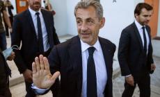 Sarkozy condannato: porterà il braccialetto elettronico