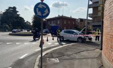 Incidente all'incrocio  via Langhirano-via Enza: il conducente dell'auto in Rianimazione