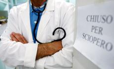Palpeggia una paziente: medico condannato per violenza sessuale
