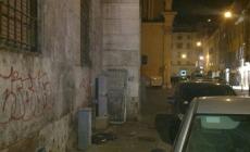 Un lettore: "Reti da letto abbandonate in via Carducci"