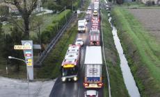 Asolana, caos quotidiano: automobilisti e camionisti furiosi