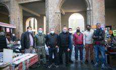 La protesta degli ambulanti «in esilio»: «Fateci tornare nei nostri stalli o si chiude»