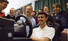 Prudenti e lucidi: studenti a lezione di guida sicura