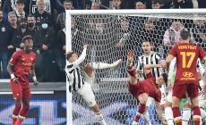 La Juve piega la Roma 1-0. Szczesny para un rigore