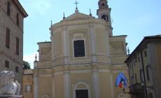 Rub&ograve; le elemosine in chiesa con i due bimbi: condannata