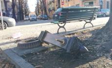 Piazzale Picelli, e intanto tornano i vandali