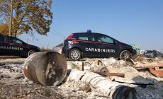 Getta scarti edili in una fossa, sanzionato dai carabinieri (600 euro di multa)