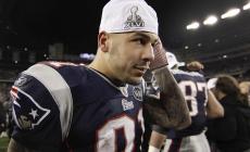 Hernandez suicida in cella mentre la squadra celebra la vittoria del Super Bowl 
