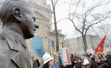 "La statua di Picelli? Potremmo spostarla per valorizzarla di più"