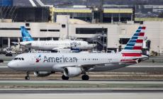 Carenza di personale, American Airlines cancella 400 voli 