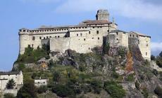 Bardi, prove di forza ai piedi del castello