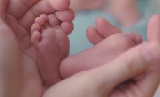 Cuneo: a Capodanno una bimba &egrave; nata "con la camicia" 