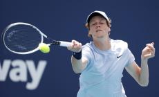 Australian Open, Sinner senza problemi. Avanti Medvedev, Tsitsipas e Rublov. Fuori Murray, Muguruza e Kontaveit. C'è il primo positivo