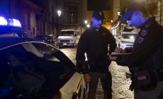 Pugni, calci e bottiglie come armi: in centro un altro sabato di violenza