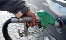 Benzina, ancora arrotondamenti al rialzo: verde a 1,750 euro