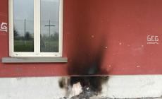 Vandali in azione al centro civico di Gaiano