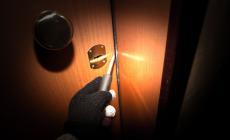 Povere ma con 160 auto, a processo prestanome per rapine
