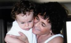 La mamma del piccolo Tommaso Onofri premiata dai bambini