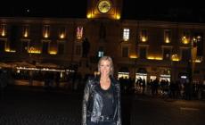 Sorrisi, selfie, moda e...prosciutto: Brooke in visita a Parma Gallery