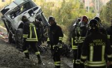 La tragedia di Pontetaro: i ragazzi sul pulmino tornavano da scuola - Video 