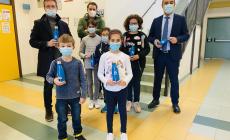 Stop alla plastica in classe: donate 830 borracce agli studenti di Torrile