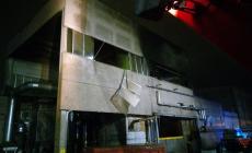 Incendio in una fabbrica di compensati a San Polo di Torrile - Foto e video