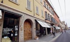 Colpo grosso in via Repubblica. Il derubato: "Ho visto due nomadi fuggire"