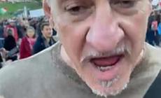 Manifestazione no-vax a Roma, Selvaggia Lucarelli aggredita con una testata