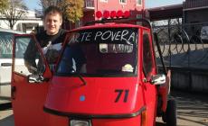 Vittorio, 15 anni, tutti i giorni a scuola in Ape Car