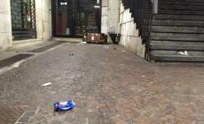 "Via Mazzini e dintorni: rifiuti, tanfo di urina e sporcizia. E nel weekend moltiplicate per 10" - Foto