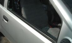 Sprangate all'auto dell'ex moglie e calci ai carabinieri: arrestato