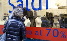 Saldi: spesa giù del 18,8%, budget solo 219 euro