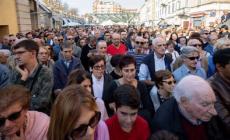 Una folla per il Ponte romano