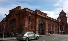 La stazione ferroviaria di Nottingham in fiamme: evacuata