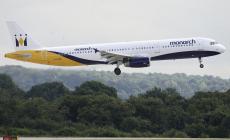 Compagnie aeree, fallisce la Monarch : 110mila passeggeri a terra, anche in Italia