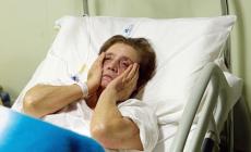 Finisce sotto il bus e perde una gamba: credevo di morire