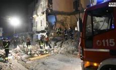 Crolla palazzina, morta un'anziana donna