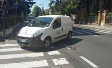 Via Zarotto, si apre piccola voragine in strada
