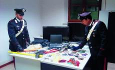 Mezzani - Ladri inseguiti dai carabinieri. Recuperata la refurtiva