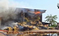 Vicomero, in fumo 1.400 rotoballe