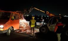 Scacco di Natale alla banda del rame: fuggono abbandonando il camion carico Foto