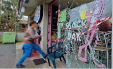 Sfondano la vetrina con l'auto e rubano le slot machine