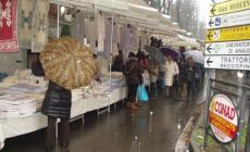 Bancarelle e negozi aperti per "Novembre a Monticelli"
