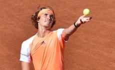 Zverev giovane re di Roma, Djokovic travolto