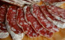 Felino celebra le nozze tra salame e champagne