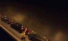La banda degli scooter torna in azione. Ma stavolta è costretta a fuggire Foto