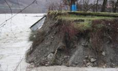 Il Taro invade il lago del Lupo Minacciato il bar