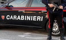 Lavoratori in nero e rifiuti pericolosi nell'officina abusiva: sospesa l'attivit&agrave;