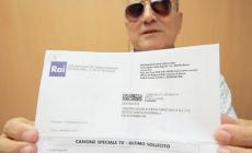 La Rai non molla: "I ciechi paghino mezzo canone"